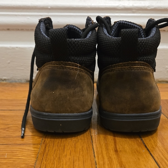 Men's Brown Chukka Boots - Picture 4 of 5